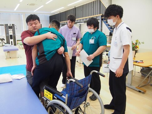 移乗研修を行いました 移乗研修を行いました取り組み 井野口病院 東広島の地域医療と介護を支える病院